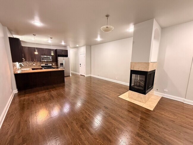 Foto del edificio - 3862 S Lake Park Ave