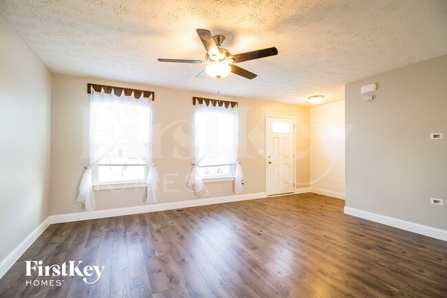 Building Photo - 6156 Woodville Dr