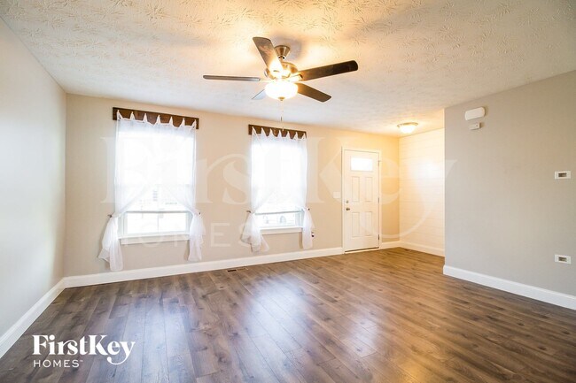 Foto del edificio - 6156 Woodville Dr