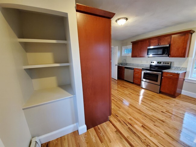 Building Photo - 16 Charles St