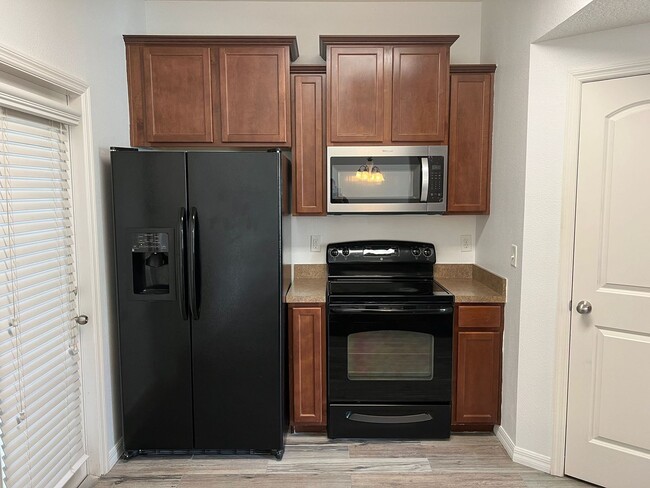 Building Photo - 3/2.5 Townhouse at Beacon Park - Available...