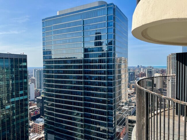 Foto del edificio - 300 N State St
