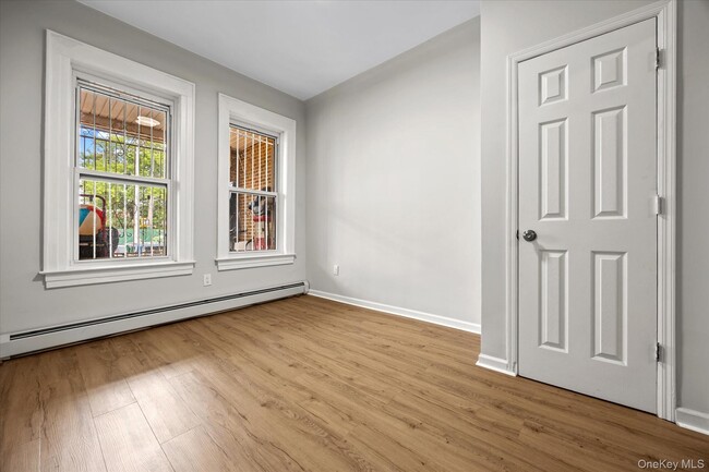 Building Photo - 325 Autumn Ave