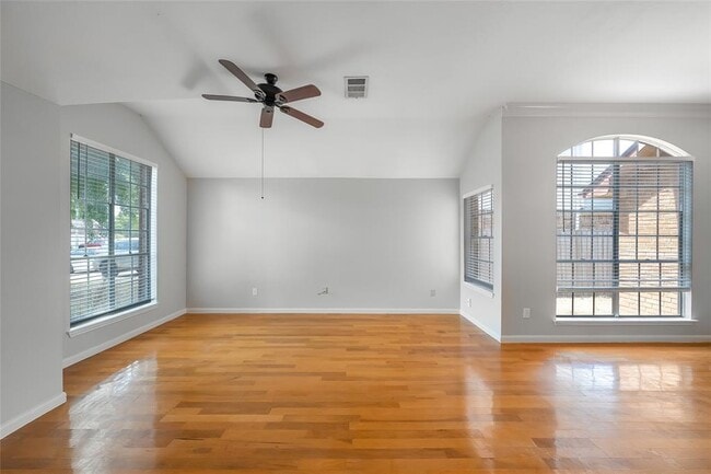Building Photo - 14916 Snelling Dr