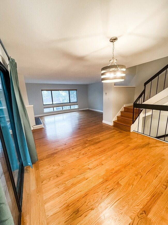 Building Photo - 355 Innisfree Dr