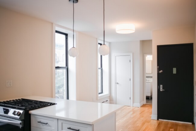 Foto del edificio - 764 St Johns Pl