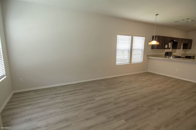 Building Photo - 4 br, 2.5 bath House - 5618 Adelaide River Dr