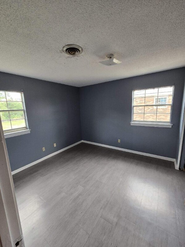 Foto del edificio - 196 Industrial Dr