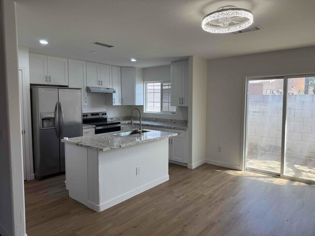 Foto del edificio - 2702 E Juniper Ave