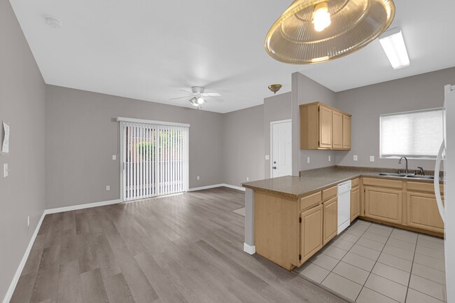 Building Photo - 5650 E Sahara Ave