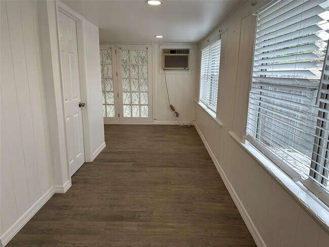 Foto del edificio - 6360 30th St N