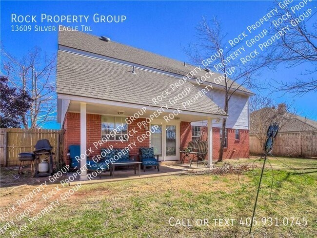 Building Photo - Spacious 4 Bedroom/2.5 Bathroom home in Ed...