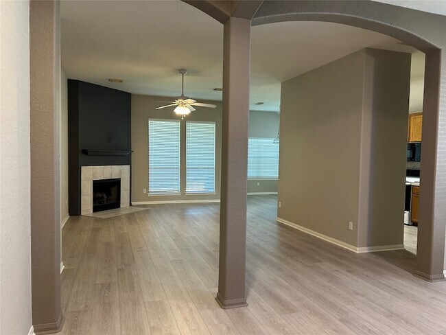 Foto del edificio - 12338 Browning Dr