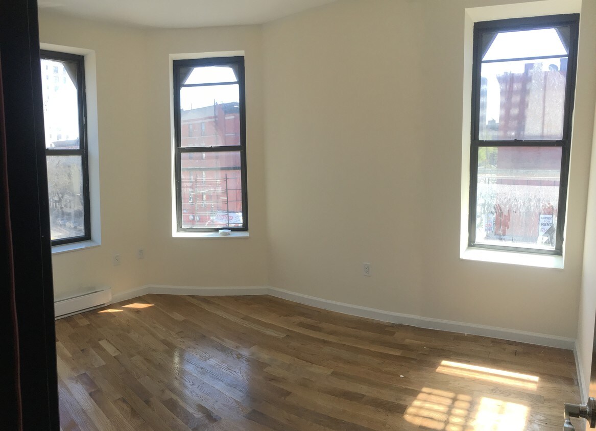 Primary Photo - 942 Columbus Ave