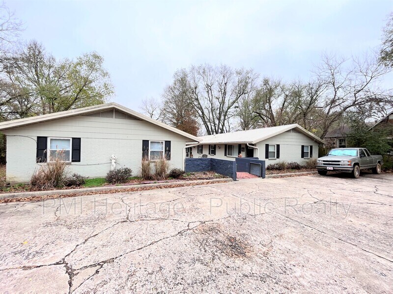 15 M.L.K. Jr Blvd Unit Apt 4, Fayetteville, AR 72701 Condo for Rent in Fayetteville, AR