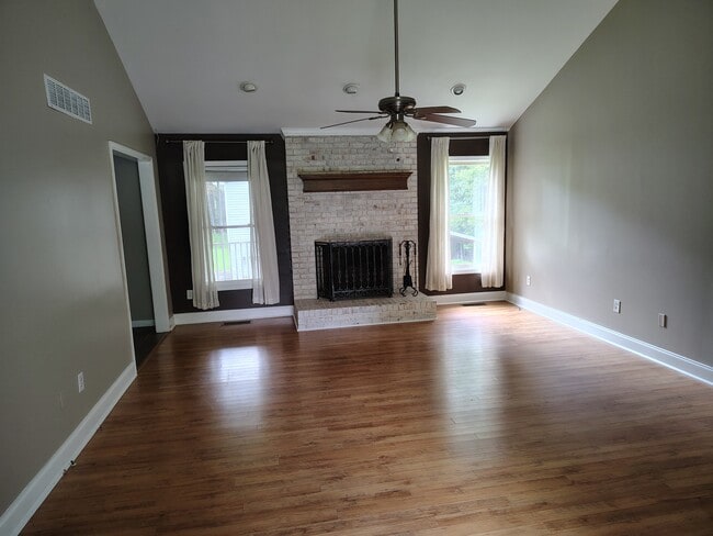 Building Photo - 2422 Happy Valley Cir