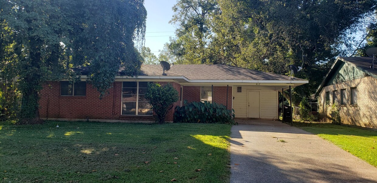 Primary Photo - Nice 3bed/1bath brick home with central ai...