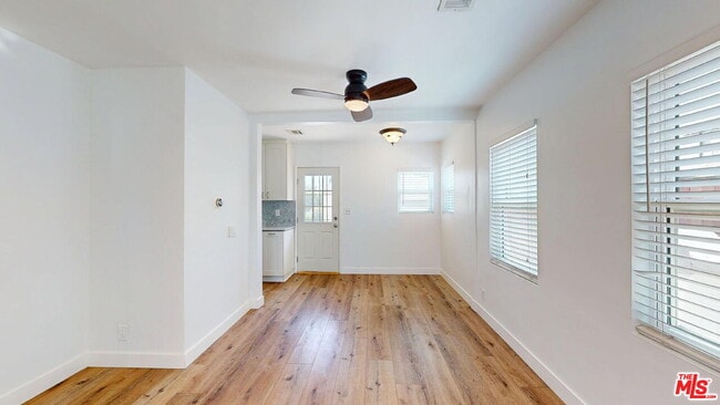 Foto del edificio - 8214 Laurelgrove Ave