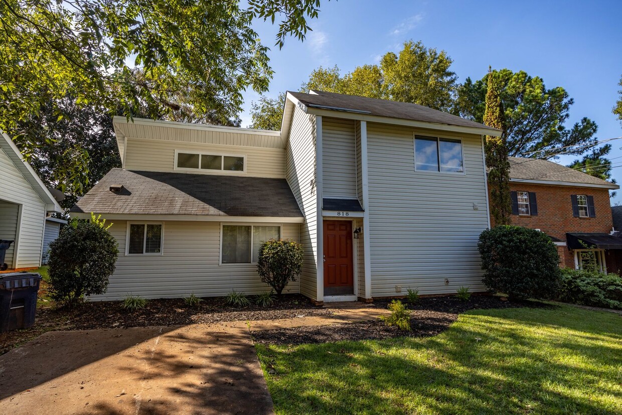 Primary Photo - Coming Soon! Spacious 3 Bedroom 2 Bath!