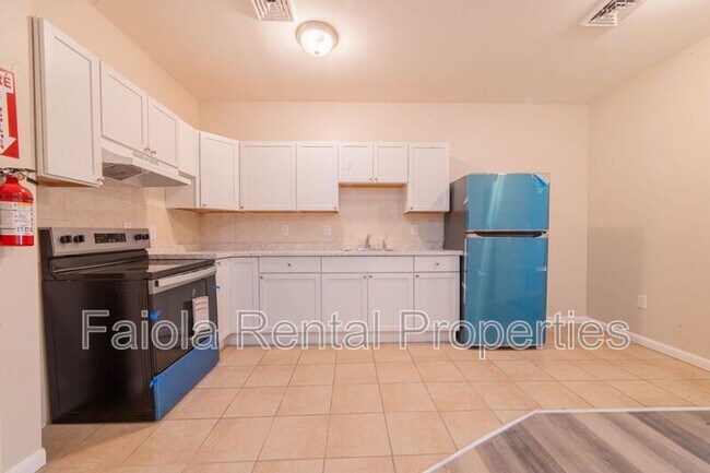 Building Photo - 112 N High St