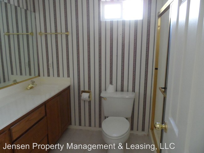 Building Photo - 950 Santa Fe Dr