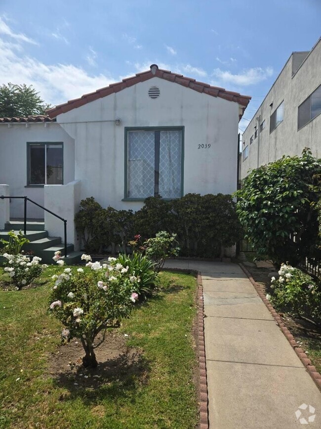 Building Photo - 2039 S Sherbourne Dr
