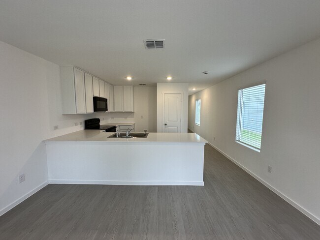 Foto del edificio - 920 Sandhill Crane Ln