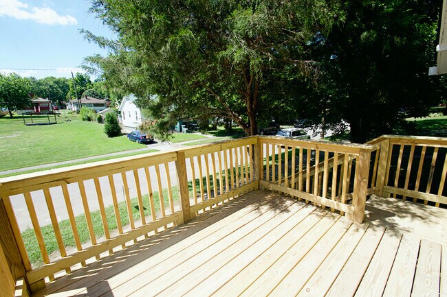 Foto del edificio - 2404 Jefferson Ave