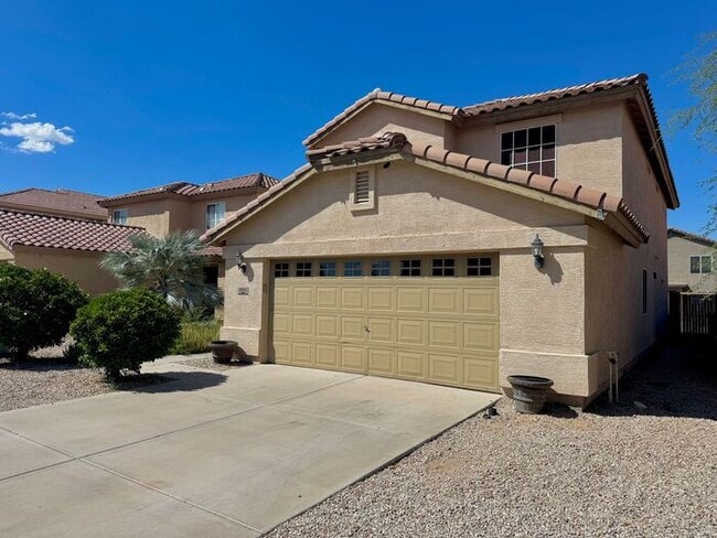 Building Photo - 1056 E Lakeview Dr