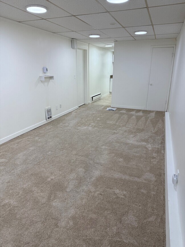 Vista desde la entrada principal privada. - 714 1st St S