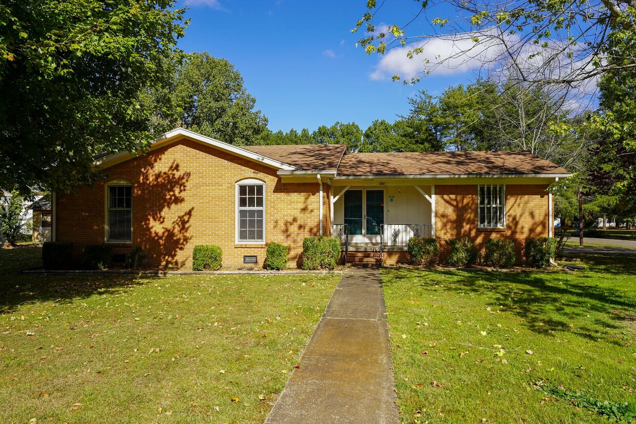 Primary Photo - House in Martin, TN!