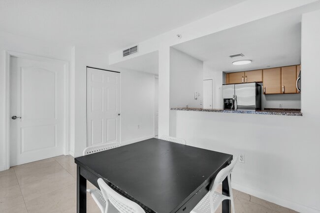 Building Photo - 2101 Brickell Ave