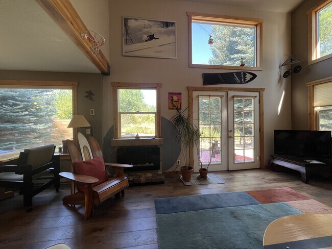 Foto del edificio - 4275 Leeper Ln