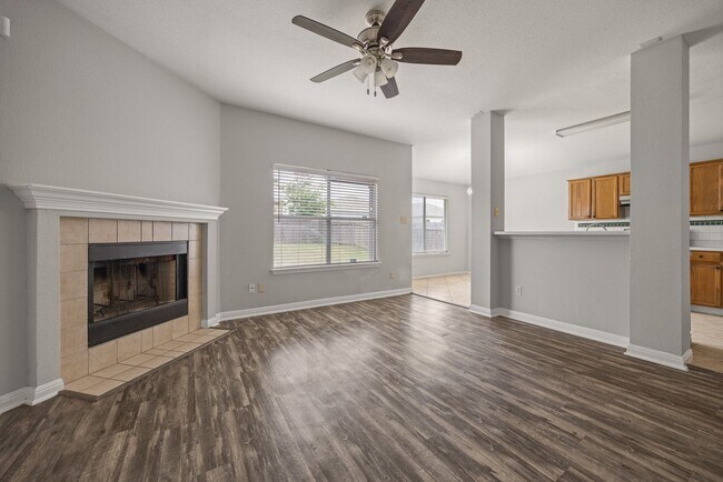 Foto del edificio - Charming 3-Bedroom Home in Round Rock – Large Backyard & No Carpet!