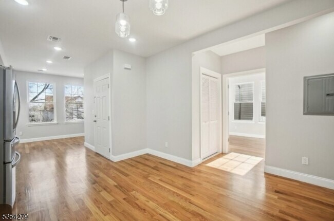 Foto del edificio - 81 N Grove St
