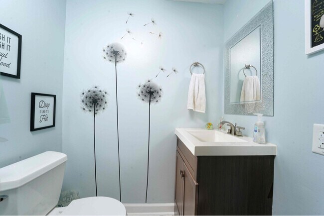 Foto del edificio - 123 Oakwood Rd