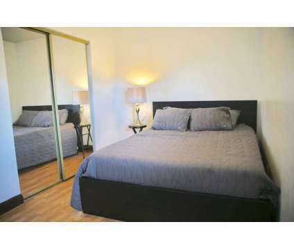 Bedroom - 5870 Melrose Ave