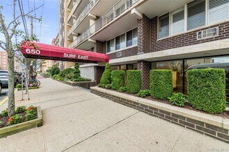 Building Photo - 650 Shore Rd