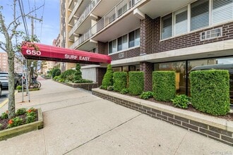 Building Photo - 650 Shore Rd