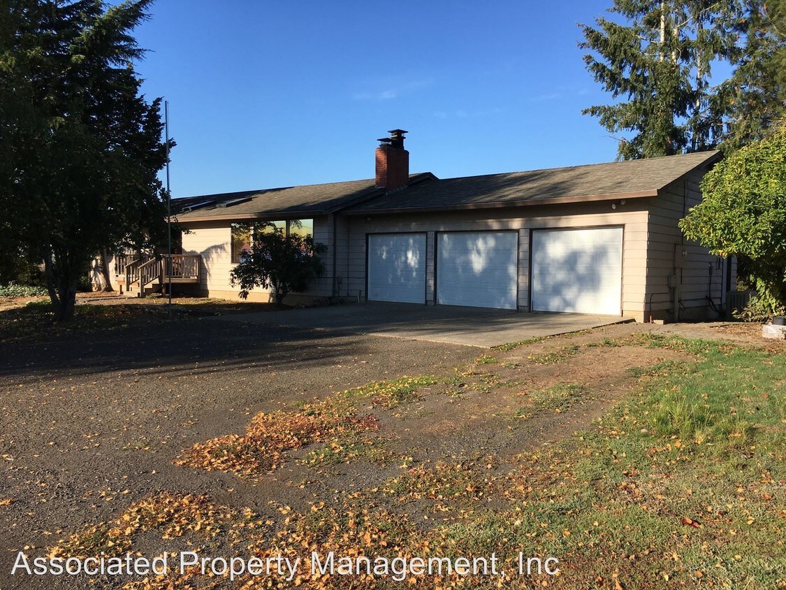 Foto principal - 8183 NW Cornelius Pass Rd