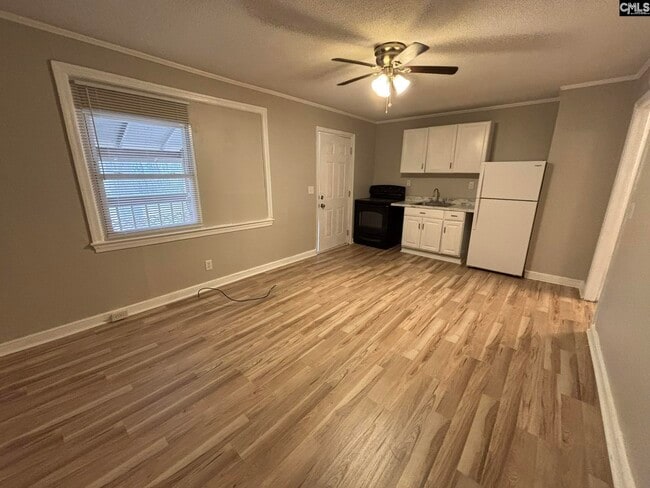 Building Photo - 3800 Fern Ave