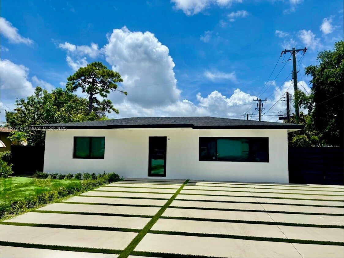 Foto principal - 16440 NE 10th Ave