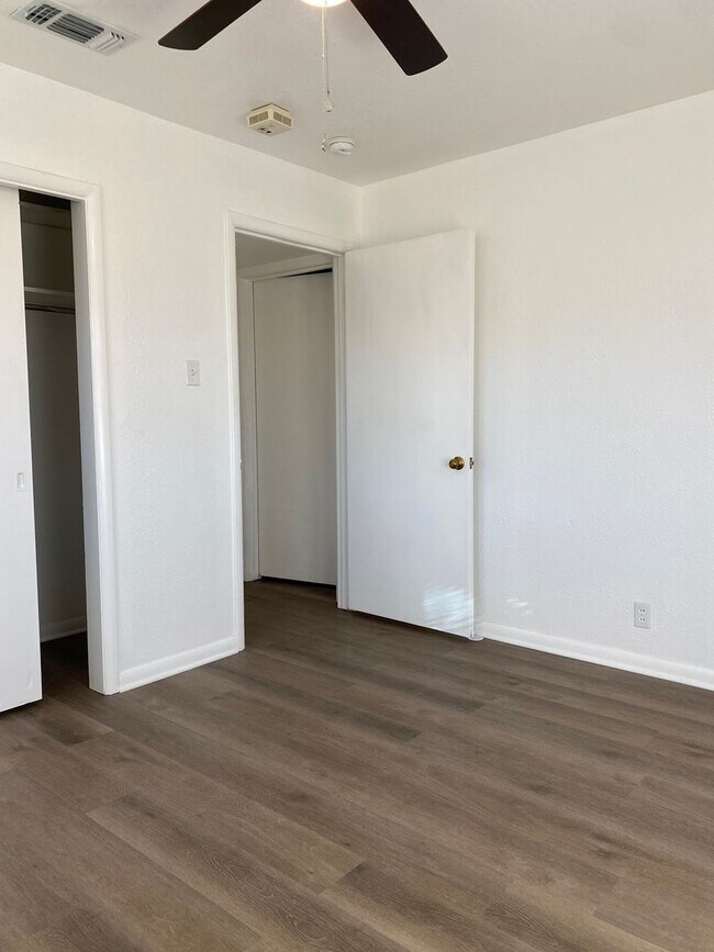 Building Photo - 6 MONTH LEASE! Updated 3/1 home at Afforda...