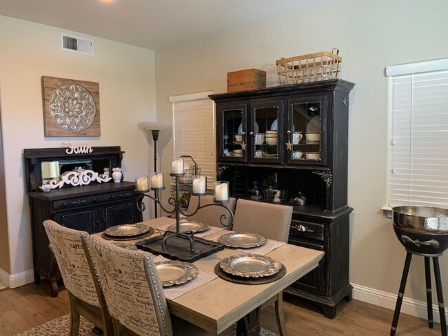 Building Photo - A Unique Oasis in Luxury!