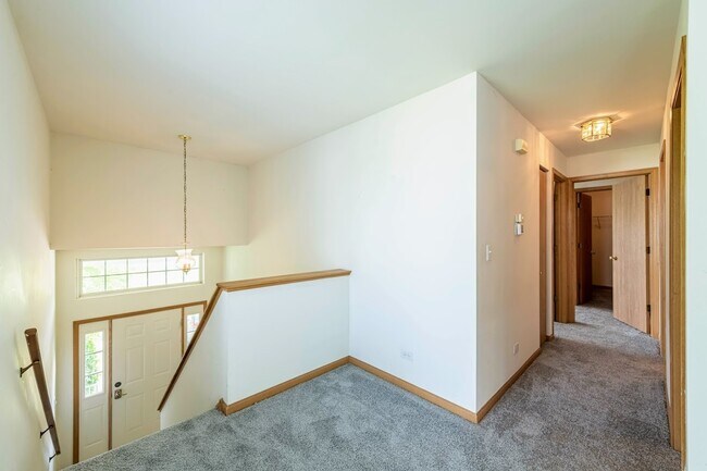 Building Photo - 1523 Meadowsedge Ln
