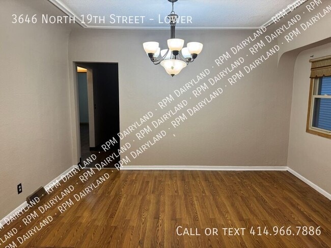 Building Photo - Newly Renovated 2 Bedroom Lower Duplex