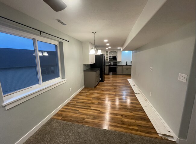 Comedor - 3892 E South Pass Cv