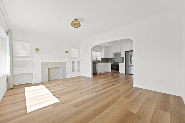 Building Photo - 4425 3rd Ave