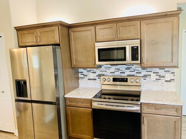 Building Photo - 361 SW Panther Trce