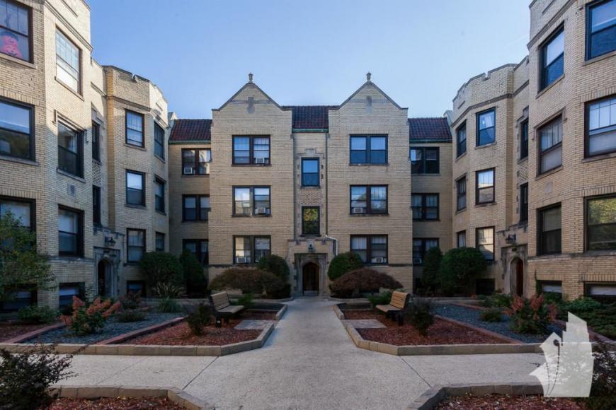 Primary Photo - 2 bedroom in Chicago IL 60657
